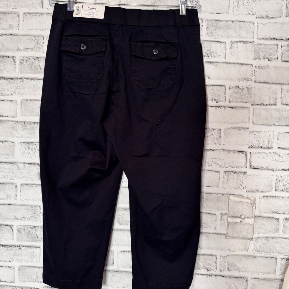 Croft & Barrow Womens Black Capri Pants Mid Rise Secretly Slimming Size 10 NEW - Picture 2 of 8